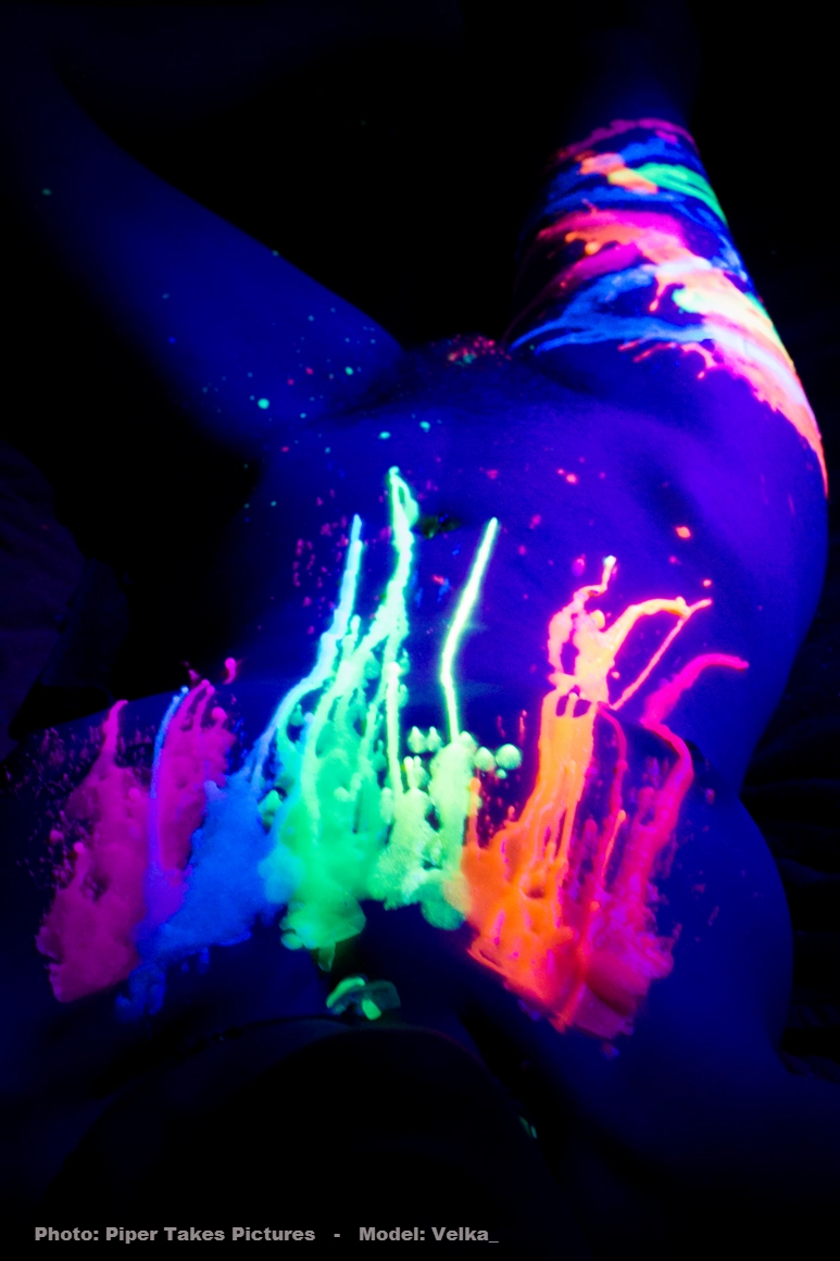 Blacklight Reactive Wax Play Pitcher Candle - Low Temp - UV Reactive